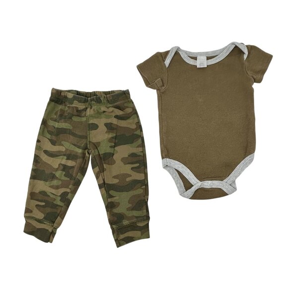 Size 6 Month - Grey Hooded Romper w/ Dinosaurs, Camo Pants, Green‎ Bodysuit - Picture 2 of 13